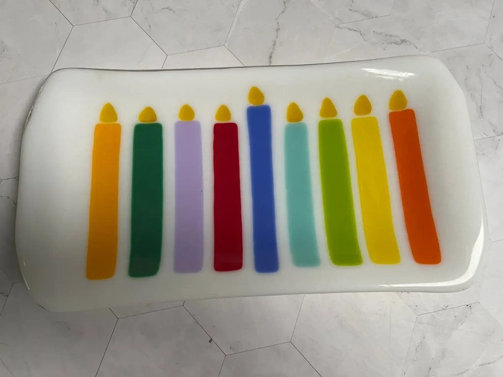 White tray with Menorah candles 12" x 6" - Image 3