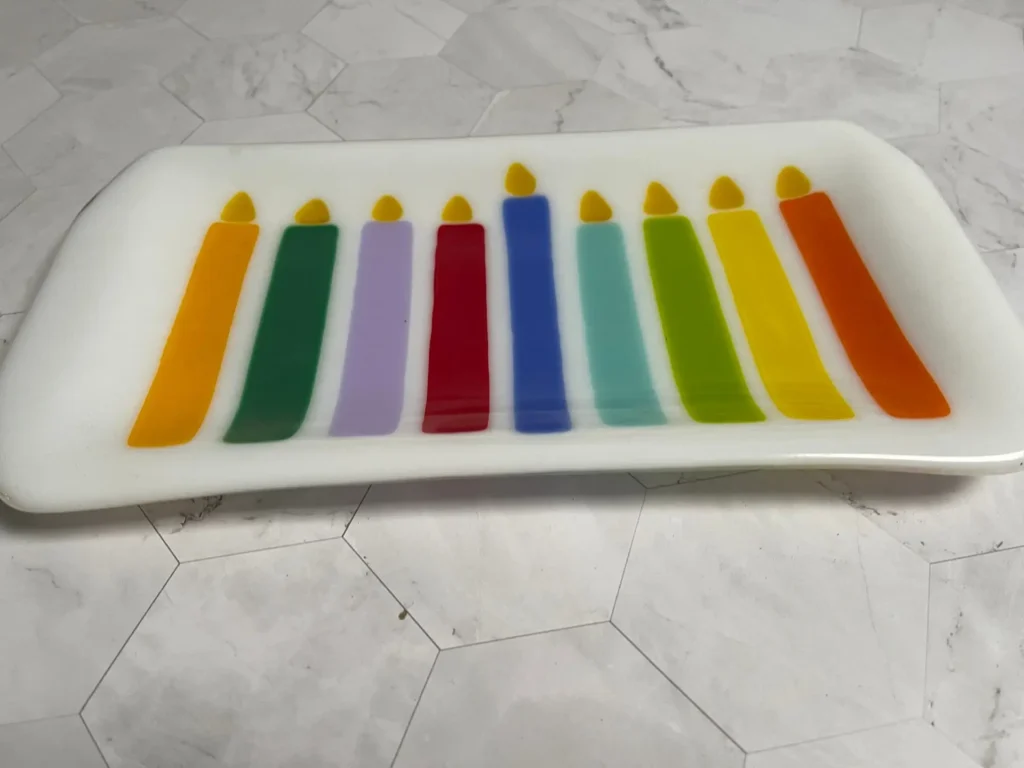 White tray with Menorah candles 12" x 6" - Image 2